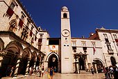 Touristes visitant un monument historique Dubrovnik Croatie ; Côte Dalmate