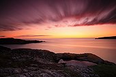 Rivage rocheux de Scourie au crépuscule Ecosse ; @ Highlands