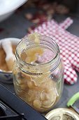 Filling jars with apple sauce