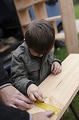 Manufacturing hotel insect - A School of Biodiversity  ; Project implemented by the Champagne Ardenne region to sensitize children to school on Biodiversity.<br>The AFPAN Green Gold is involved in this project for regional photographers working on this project.
