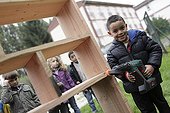 Manufacturing hotel insect - A School of Biodiversity  ; Project implemented by the Champagne Ardenne region to sensitize children to school on Biodiversity.<br>The AFPAN Green Gold is involved in this project for regional photographers working on this project.
