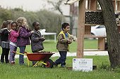 Manufacturing hotel insect - A School of Biodiversity  ; Project implemented by the Champagne Ardenne region to sensitize children to school on Biodiversity.<br>The AFPAN Green Gold is involved in this project for regional photographers working on this project.
