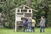 Hotel insect - A School of Biodiversity  ; Project implemented by the Champagne Ardenne region to sensitize children to school on Biodiversity.<br>The AFPAN Green Gold is involved in this project for regional photographers working on this project.