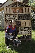 Hotel insect - A School of Biodiversity  ; Project implemented by the Champagne Ardenne region to sensitize children to school on Biodiversity.<br>The AFPAN Green Gold is involved in this project for regional photographers working on this project.