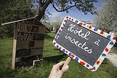 Hotel insect - A School of Biodiversity  ; Project implemented by the Champagne Ardenne region to sensitize children to school on Biodiversity.<br>The AFPAN Green Gold is involved in this project for regional photographers working on this project.