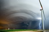 Lightning and wind in the evening countryside - France ; supercell mesocyclone 