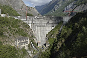 Travaux de confortement du barrage du Chambon, en 2014. Les travaux de confortement permettent de traiter 3 problématiques constatées sur le barrage, causées principalement par le phénomène d’alcali-réaction.