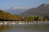 Baisse du niveau d'eau du lac d'Annecy en octobre 2018 suite à une sécheresse importante en Haute Savoie, France