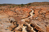 Betsiboka River, great river of the North-West, rapids carrying laterite and outcropping rocks in the dry season, North-West Madagascar