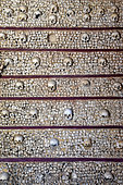 Skulls of the Carmelite Chapel, Carmelite Church of Faro (XVIII): Walls and ceiling entirely built with skulls and bones (femurs) human, about 1200 skeletons of monks, Algarve, Portugal