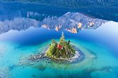 Eibsee lake with Schönbichl Island and water reflection of the Zugspitze in the morning light, near Grainau, Werdenfelser Land, aerial photo, Upper Bavaria, Bavaria, Germany, Europe
