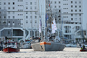 Departure of the Tara boat for two years expedition and scientific researchs on the oceans around the world from the harbour of Lorient. Owned by the Tara Ocean Foundation and mainly sponsored by the french fashion brand Agnes B, the boat will wecome more than 80 scientists during this trip. Lorient. Morbihan. France.