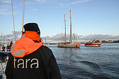 Departure of the Tara boat for two years expedition and scientific researchs on the oceans around the world. Here on the bay of Lorient passing by the fortress of Port-Louis. Owned by the Tara Ocean Foundation and mainly sponsored by the french fashion brand Agnes B, the boat will wecome more than 80 scientists during this trip. Lorient. Morbihan. France.