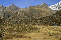 The Sassière site, in Tarentaise. Large mountain pasture above Sainte Foy Tarentaise, with the Ruitor refuge, Savoie, Alps, France