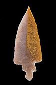 Arrowhead with peduncle in cut stone. Neolithic period. North Africa. 5 cm.