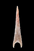 Arrowhead in chipped stone. Neolithic period. Found between 1970 and 1980 in the southern Sahara at El Golea Timimoun, eastern erg. Algeria. 6,2 cm.