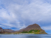 Bolungarvik au fjord Isafjardardjup. Fords de l'Ouest (Vestfirdir) en automne, Islande