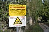 Sign from the Compagnie Nationale du Rhone CNR warning of the risk of a sudden rise in the water level of the Rhône River as a result of the operation of the dam, Saint Romain de Jalionas, France.