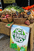 Sign 'Organic farm', sale of seasonal organic vegetables, Marché des Jacobins, Le Mans, Sarthe, France