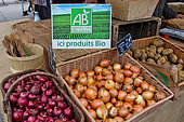 Sign informing '¨Organic products', sale of seasonal organic vegetables, Marché des Jacobins, Le Mans, Sarthe, France