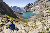 Lac de l'Eychauda (2514 m) on the GR Grand Tour des Écrins seen from the Col des Grangettes (2684 m), Le Monêtier-les-Bains, Écrins National Park, Hautes-Alpes, France