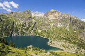 Lac du Lauvitel (1530 m) on the GR 54 long-distance hiking trail, Tour de l'Oisans et des Ecrins, Vénéon valley, Ecrins National Park, Isère, France