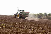 Spreading basal fertilizer on bare soil before autumn sowing, France
