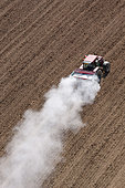 Pre-emergence spreading of solid fertilizer, nitrogen or urea, France