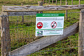 Sign for "Nos moutons entretiennent vos espaces verts - les moutons urbains", Change, Sarthe, Pays de la Loire, France