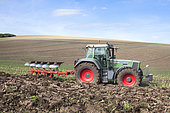 Ploughing after maize harvest with a reversible 5-share plough, France