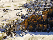 View from castle Rotund towards village Taufers in valley Muenstertal. Europe, Central Europe, Italy, Suedtirol, Alto Adige