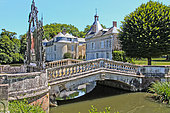 Château de Malicorne. This 18th-century château was used to defend the gates of Maine in 1368. The castle was visited by Madame de Sévigné, Village de Malicorne-sur-Sarthe, Pays-de-la-Loire, France