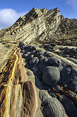 Flysch in the Tabernas Desert, Andalusia (Spain). Alternating sandstones and marls deposited in the Miocene (- 8 Ma) in a sedimentary basin at the foot of the Sierra Nevada, then folded and straightened by recent tectonics. The arid climate of the Tabernas makes it Europe's only desert, expanding as a result of the increasing drought in southern Spain.