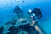 Immersion on the ruby submarine. Forward-thinking diver with complementary block (50% o². 50% n2). Cap Camarat. Var. France.