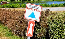 Sign 'Défense des forêts contre l'incendie - Point d'eau', Lac de Tuffé, l'Huisne, Sarthe, France