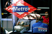 A views about the metros world. moviments and isolation are the key  to read this places-Madrid