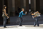 Children playing with water, Plaza del Pilar, Zaragoza, Saragossa, Aragon, Spain