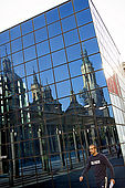 Reflection of the Basilica del Pilar, Plaza del Pilar, Zaragoza, Saragossa, Aragon, Spain