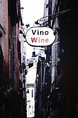 Italia,Venezia - insegna di negozio tipico dove viene venduto vino sfuso