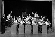 L'orchestre du Lido. Paris, 1944.